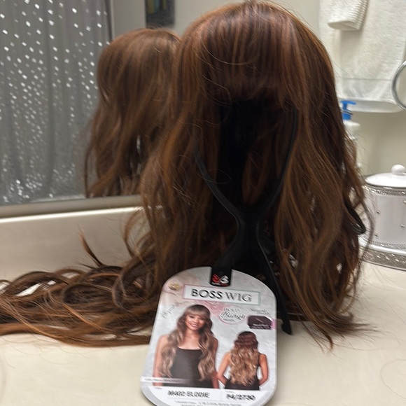 Brown Wavy Wig with Natural Shine and Caramel Highlights